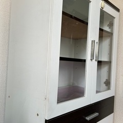食器棚の画像
