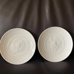 ノリタケ「白磁レリーフ 花柄絵変わり組皿」 未使用品　の画像