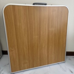 キャンプ用テーブルの画像