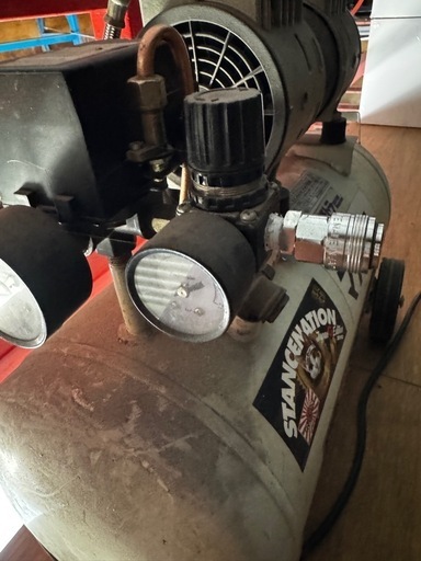受け渡し決定100V コンプレッサー