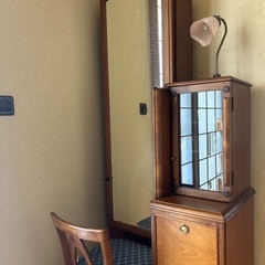 取引中　鏡台　椅子、ライト付きの画像