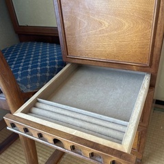 取引中　鏡台　椅子、ライト付きの画像