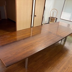 大型会議用テーブルの画像