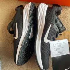 NIKEレボリューションサイズ17の画像