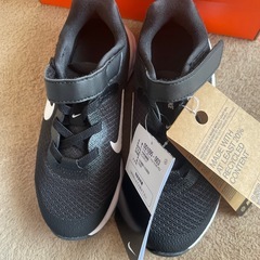 NIKEレボリューションサイズ17の画像