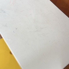 IKEA 机とイスの画像