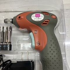 I 2508-658 DCM コードレス電動ドライバー バッテリー使用量不明 付属品有り バラ売り不可　通電確認済み キズ汚れ有りの画像
