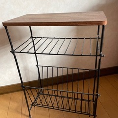 ベッド脇テーブル　ミニテーブルの画像