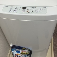 家電製品(冷蔵庫、洗濯機、ベッド、電子レンジ)です。の画像