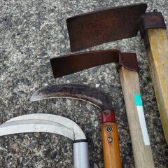 農具(くわ、かま)の画像
