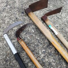 農具(くわ、かま)の画像