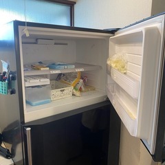 冷蔵庫(黒色)シャープ製の画像