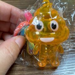光るおもちゃ　うんち君光るペンダントの画像