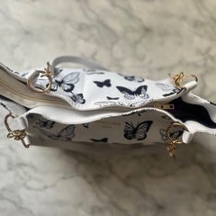 肩掛けバッグの画像
