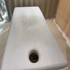 手動昇降式施術ベッドの画像