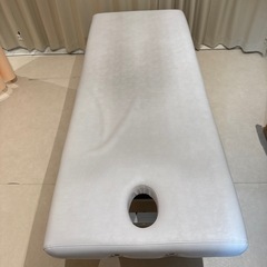 手動昇降式施術ベッドの画像