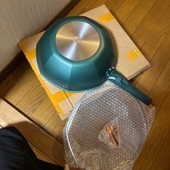 未使用💜深型フライパン　蓋つきの画像