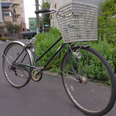 ２７インチのシティサイクルです。前タイヤ新品、外装６段ギア、オートライト付です。の画像