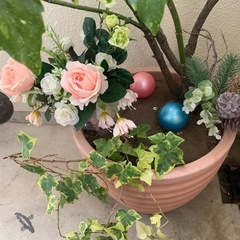 アオキと造花の画像