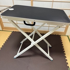 トリミング台の画像