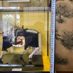 白馬　人形　置物　ガラスケース入りの画像