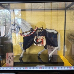 白馬　人形　置物　ガラスケース入りの画像