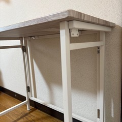 折りたたみテーブルの画像