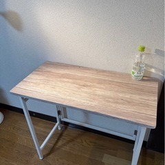 折りたたみテーブルの画像