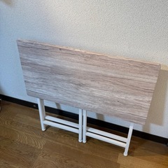 折りたたみテーブルの画像