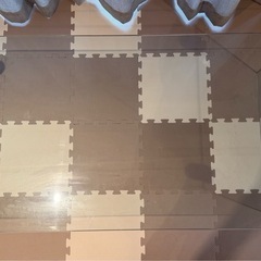 ガラスローテーブルの画像