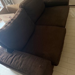 テーブル冷蔵庫ソファ洗濯機の画像