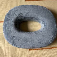 【助産師が監修】 円座クッション ドーナツクッション 産後 痔 穴あき クッション グレーの画像