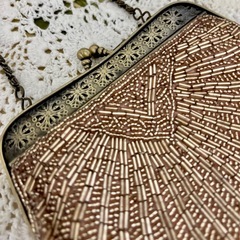 アンティーク風な豪華刺繍手提げバッグ　パーティーバッグ　BEAMSの画像
