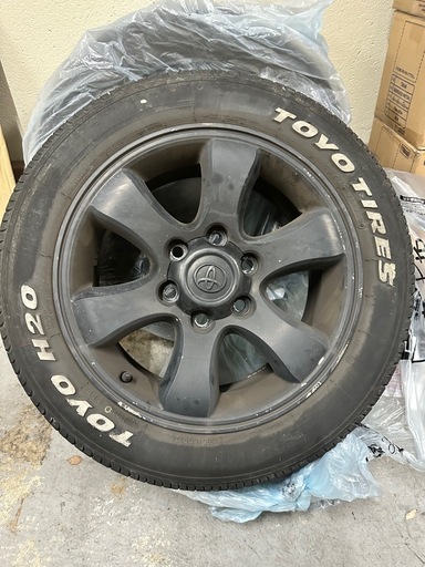 ハイエースのタイヤとホイール4本