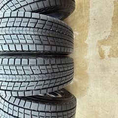 スタッドレスタイヤ4本セット、ホイール 付235/60R18 107Qの画像