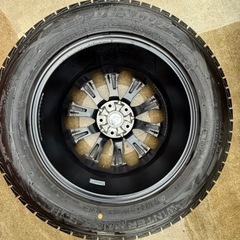 スタッドレスタイヤ4本セット、ホイール 付235/60R18 107Qの画像