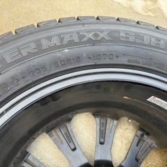スタッドレスタイヤ4本セット、ホイール 付235/60R18 107Qの画像