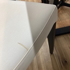 カリモク　ダイニング5点セット　※2脚座面破れあり。の画像