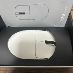  レーザーのゲーミング
マウスパッドとVXEのゲーミングマウスです の画像