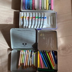 絵の具、パステル、色鉛筆の画像