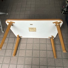 折り畳みテーブルの画像