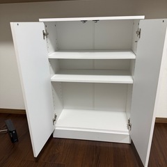 キャビネット収納棚の画像