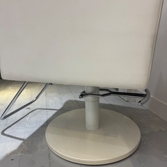 【値下げ中】サロン　チェア　ホワイトの画像