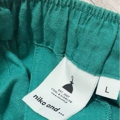 グリーンのパンツの画像