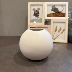 白の花瓶の画像