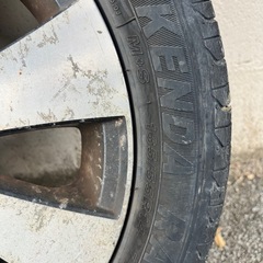タイヤ　ホイル　車の画像