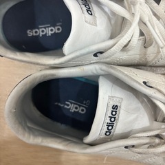 adidasスニーカーの画像