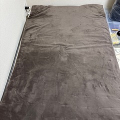 セミダブルベットマットレスとシーツの画像