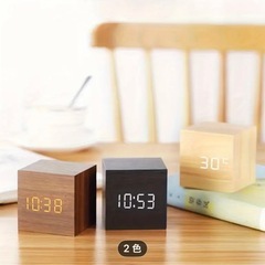 LEDディスプレイ付きのミニキューブ木製目覚まし時計 3つの明るさレベルで自動調の画像