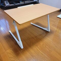 ベッド用折り畳みテーブルの画像